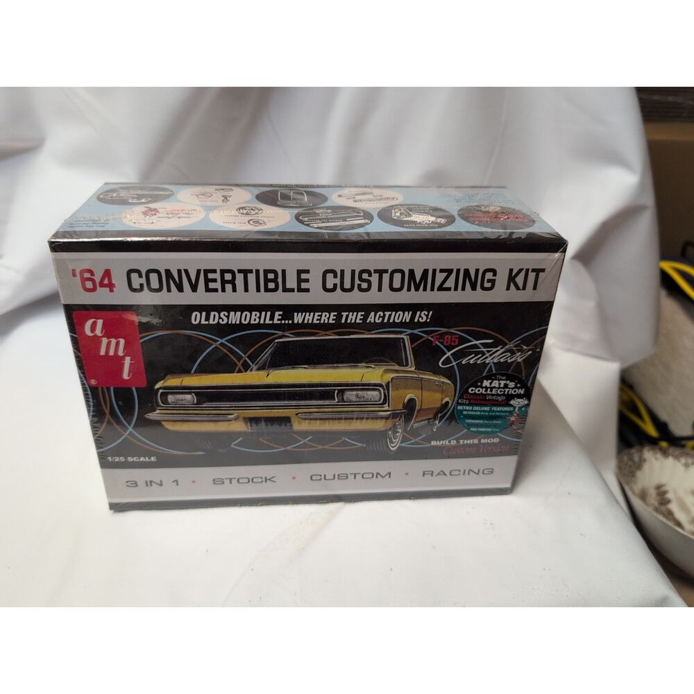 AMT 1:25 Scale Model Kit 1964 Oldsmobile F-85 Cutlass Convertible Customizing